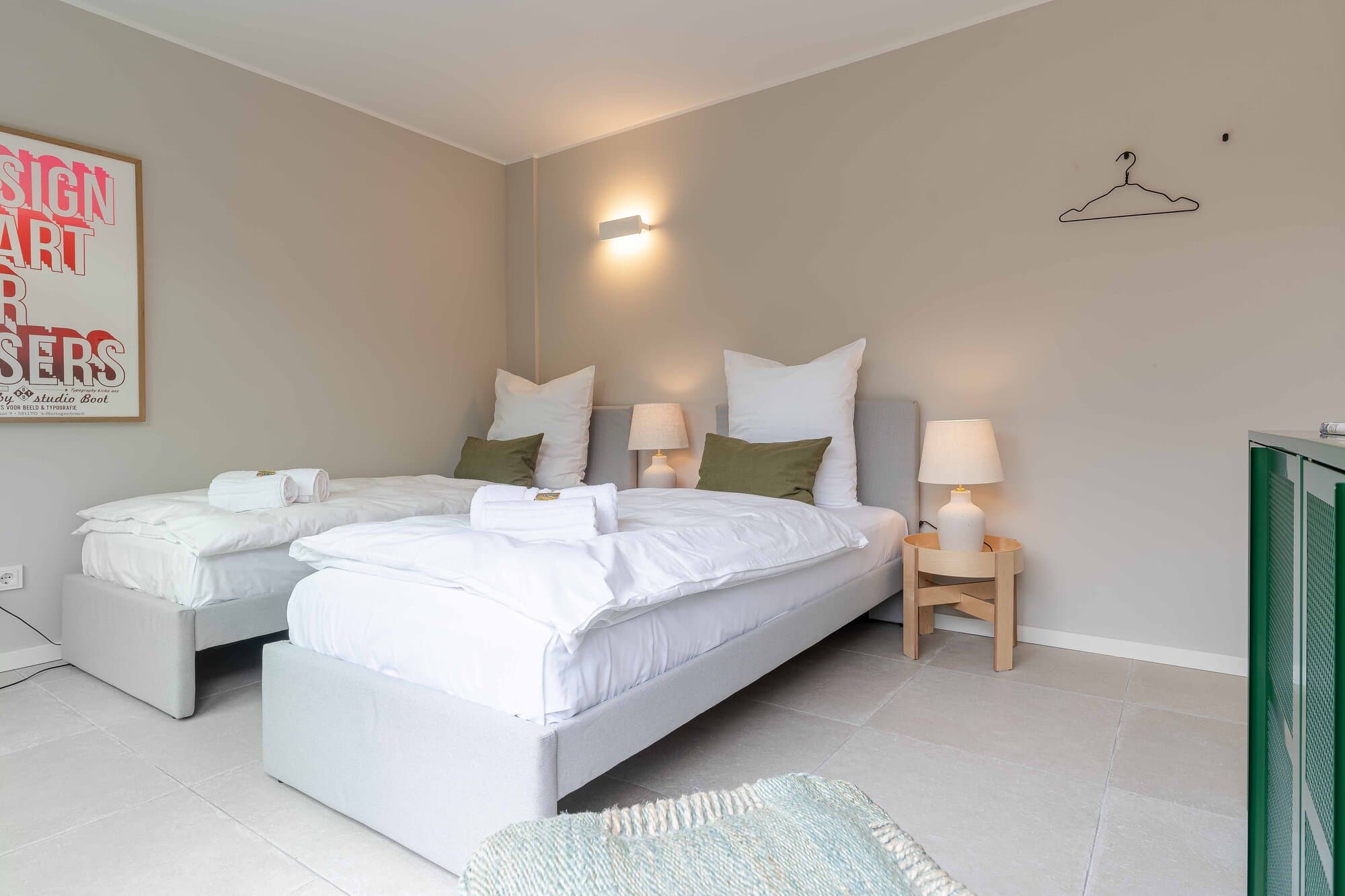 Zweites Schlafzimmer mit zwei Einzelbetten 90 × 200 cm im Twin-Setup